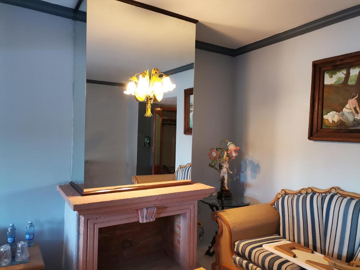 Gran Hotel Hacienda De La Noria Aguascalientes Exterior foto A mirror in a living room