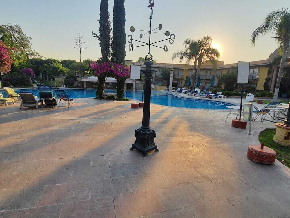 Gran Hotel Hacienda De La Noria Aguascalientes Exterior foto The pool at the hotel